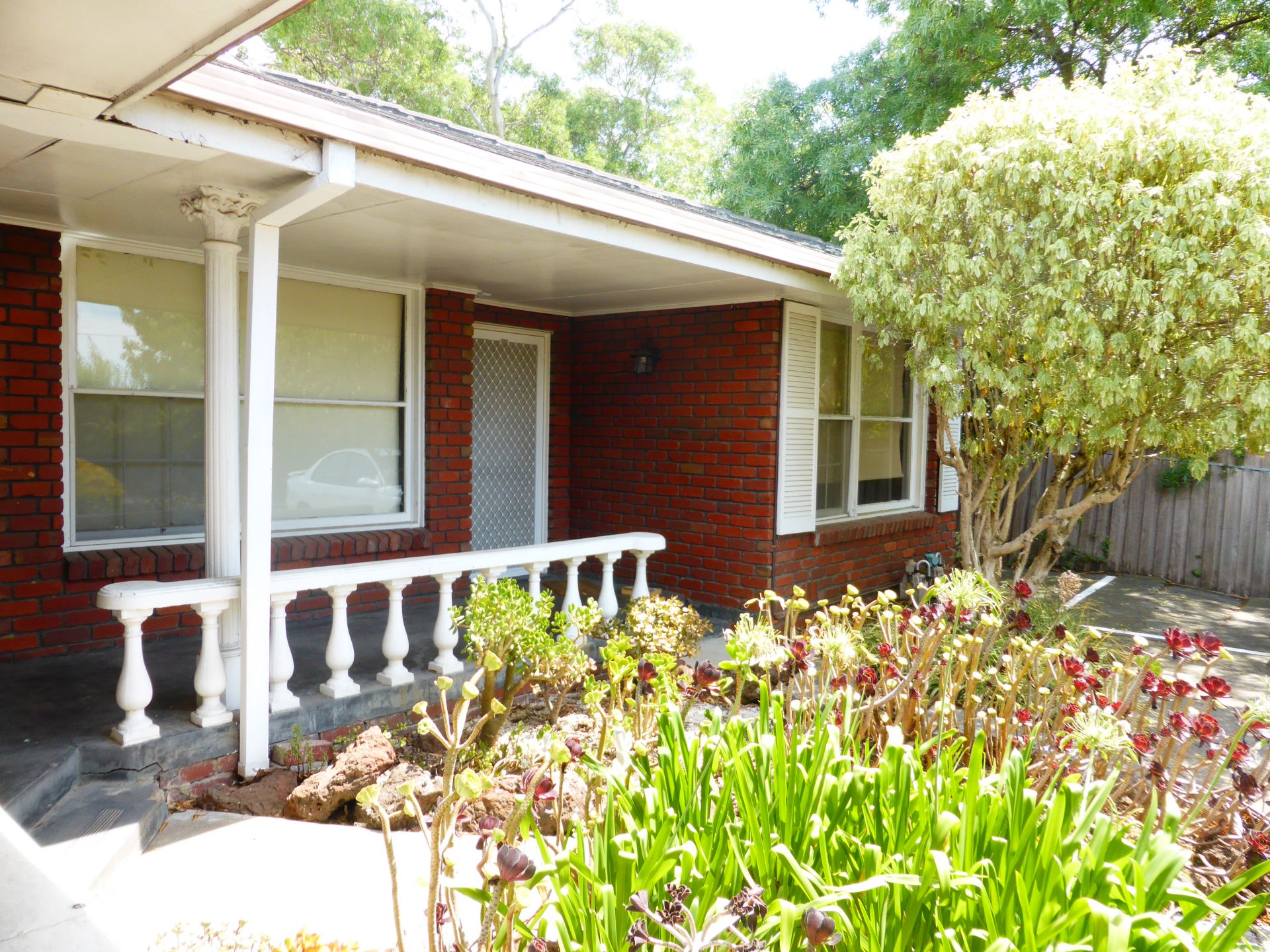 Cosy Unit With Plenty Of Space To Offer!