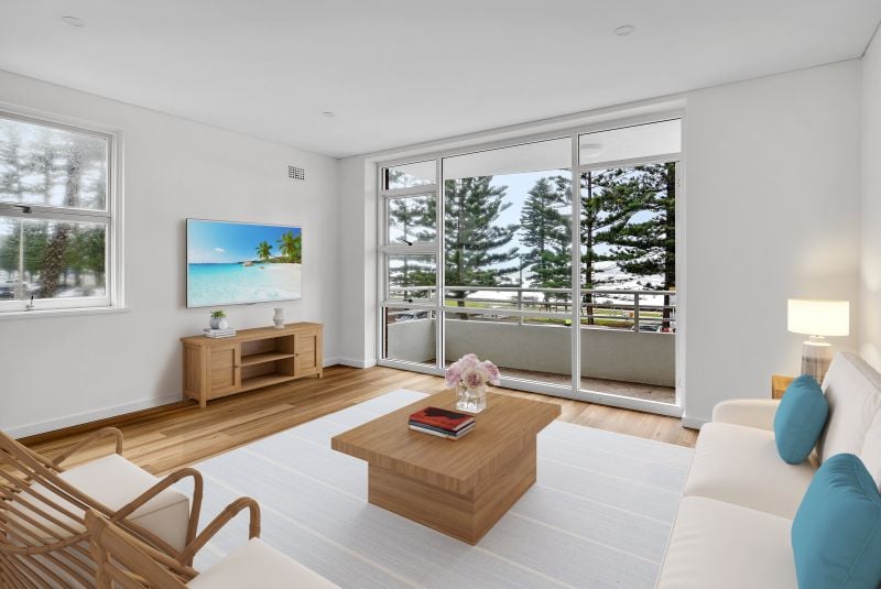 Beautifully presented apartment in prime beachfront location