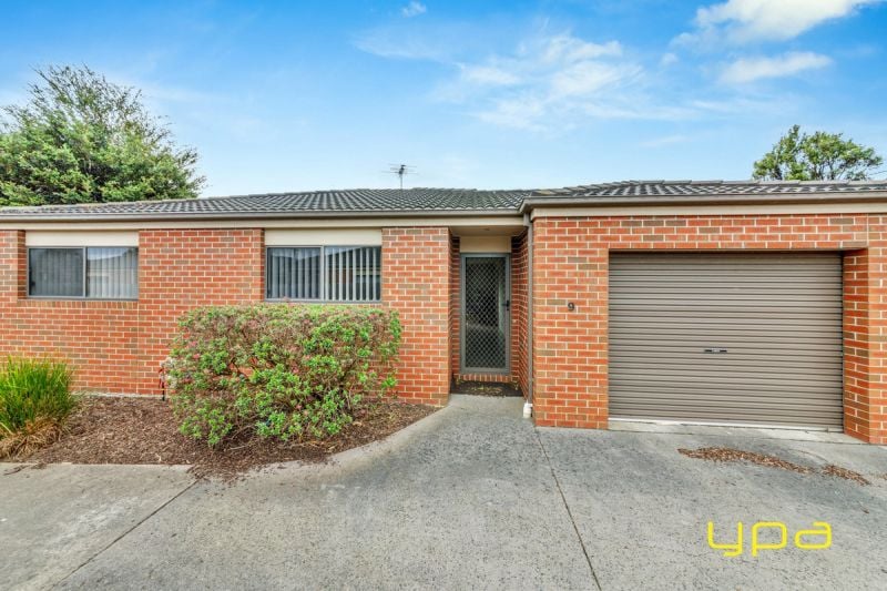 9/11-13 Elizabeth Street Cranbourne North VIC, Cranbourne North - Image 1