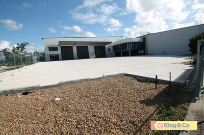 MODERN WAREHOUSE WITH ABUNDANT HARDSTAND - 2 MINS TO LOGAN MOTORWAY