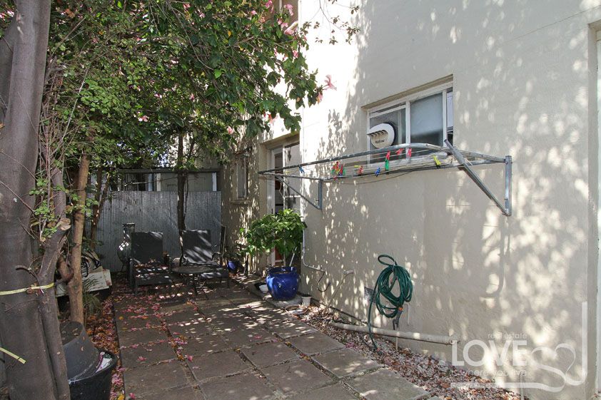 A stylish apartment right in the heart of Thornbury.
