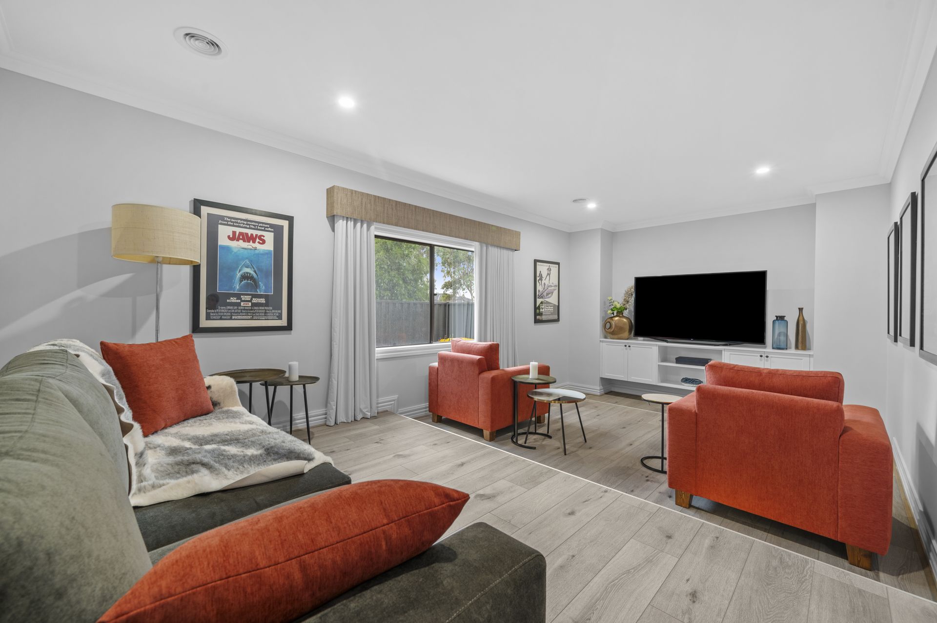 FULLY FURNISHED EX DISPLAY FAMILY HOME