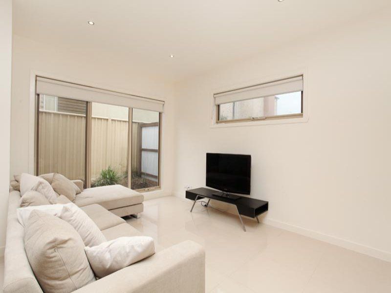 7/30 Cranwell Square, Caroline Springs - Thumbnail 5