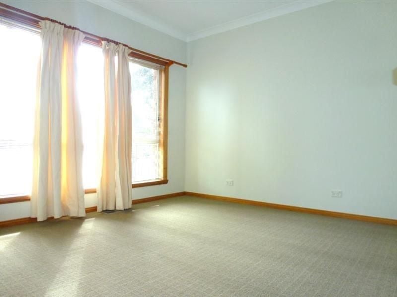Stunning 3 Bedroom Unit with 2 bathrooms