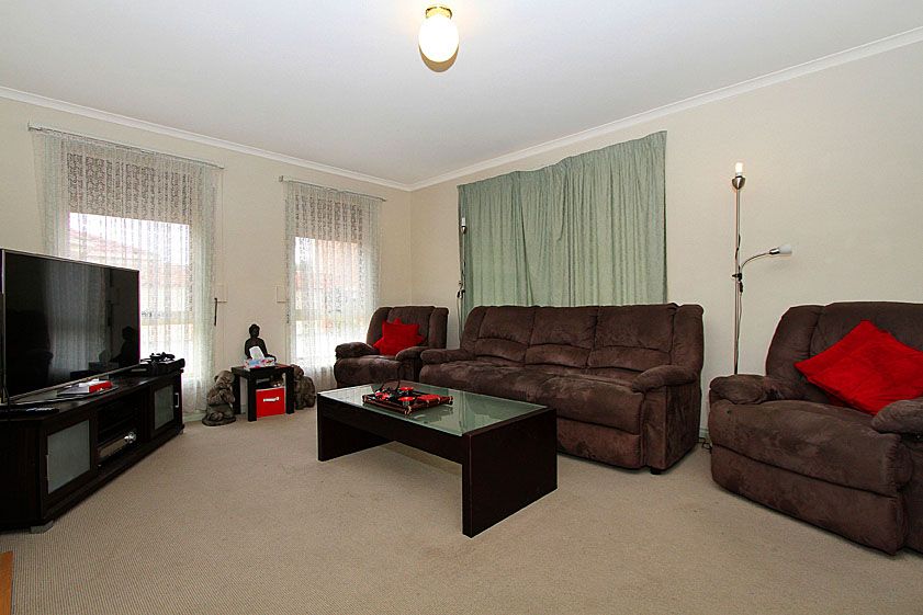 GENEROUS IN LIGHT, SIZE & COMFORT  *Insp Tue 31st Jul @ 4:20pm*