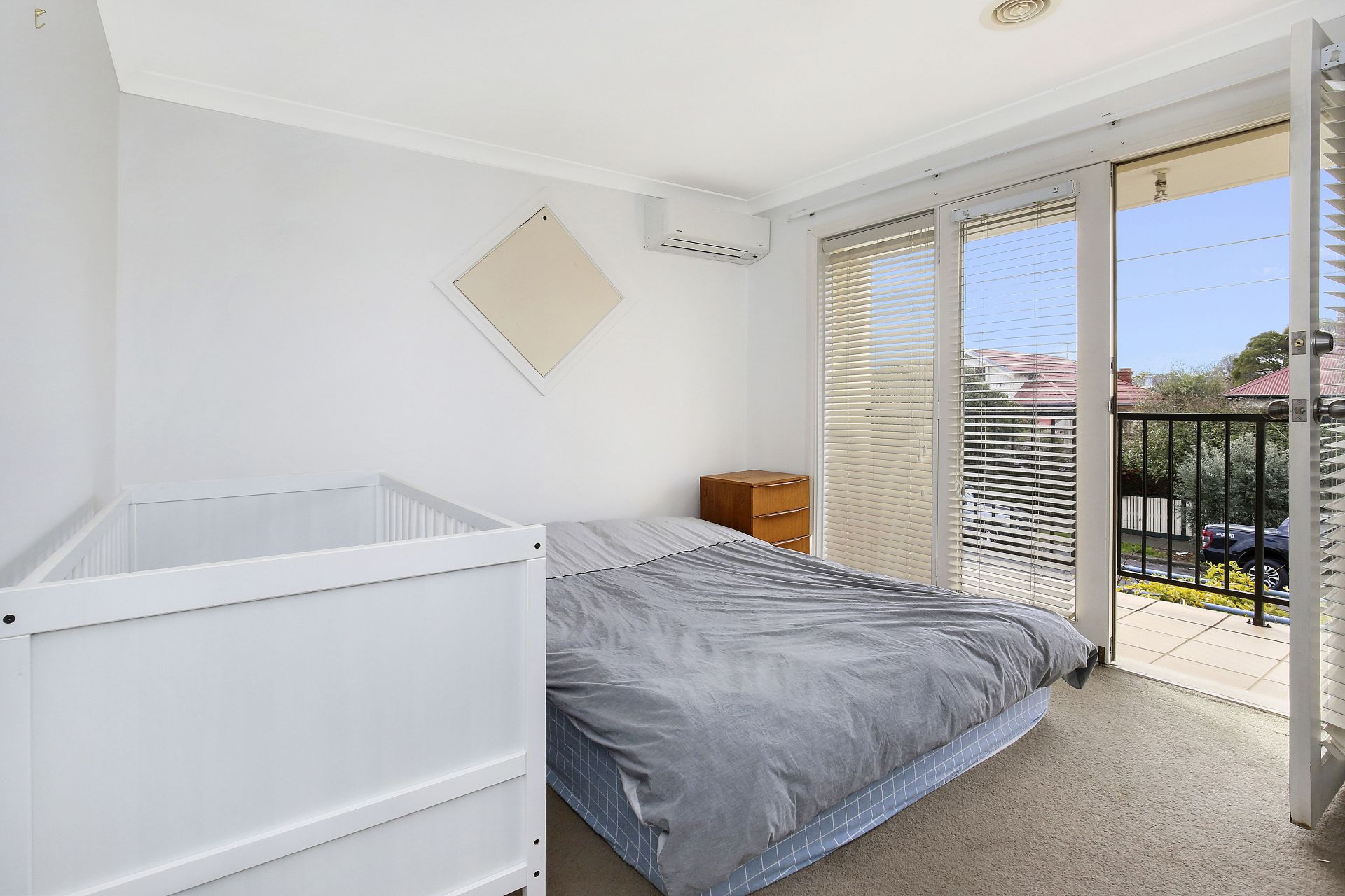 THORNBURY VILLAGE AT YOUR DOORSTEP
