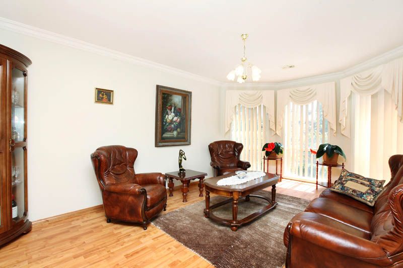 17 Stoneman Turn, Caroline Springs - Thumbnail 3