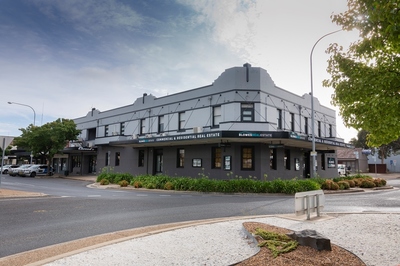 Freehold Motel with Additional Passive Rental Income