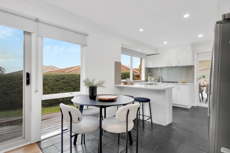 8 Nevern Court, Mill Park
