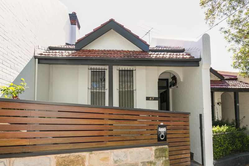 Sophisticated Annandale Terrace  Like Brand New!