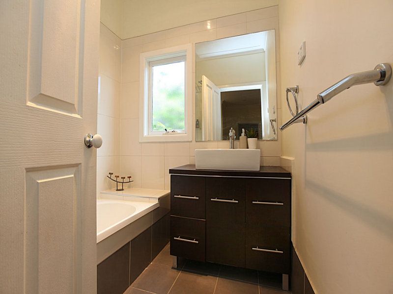 58 Stenhouse Avenue, Brooklyn - Thumbnail 7