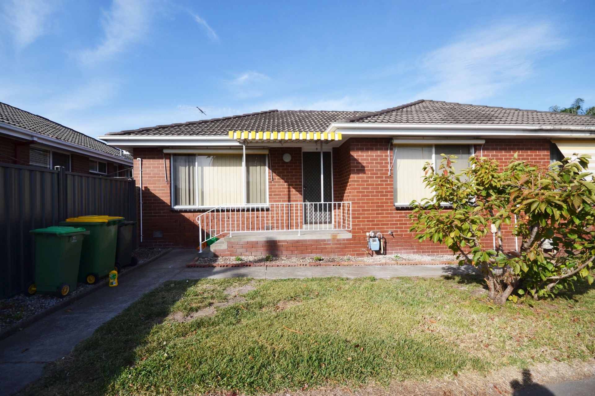 FULLY RENOVATED & IN A FABULOUS LOCATION!