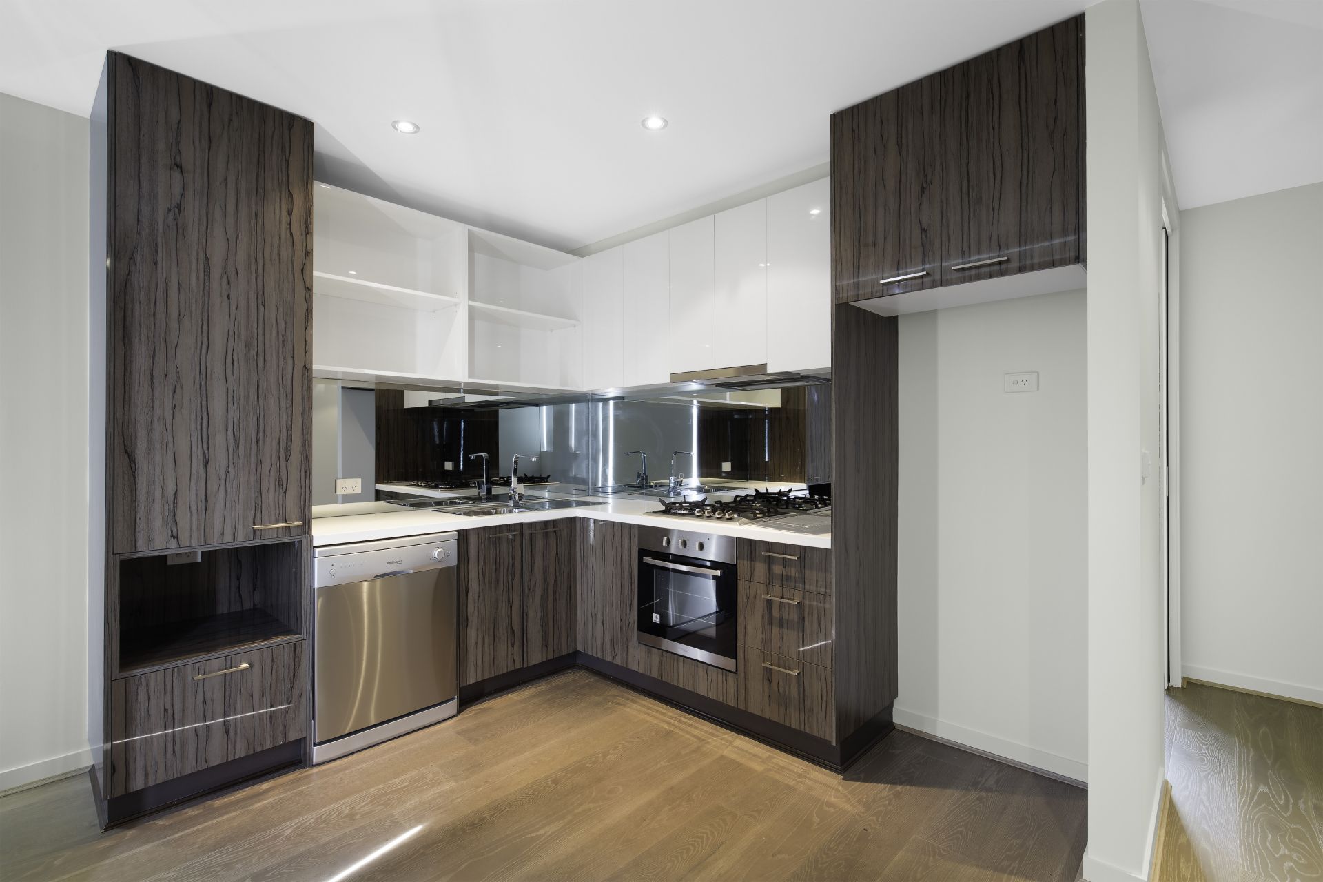 504/20 Garden Street, South Yarra - Thumbnail 4