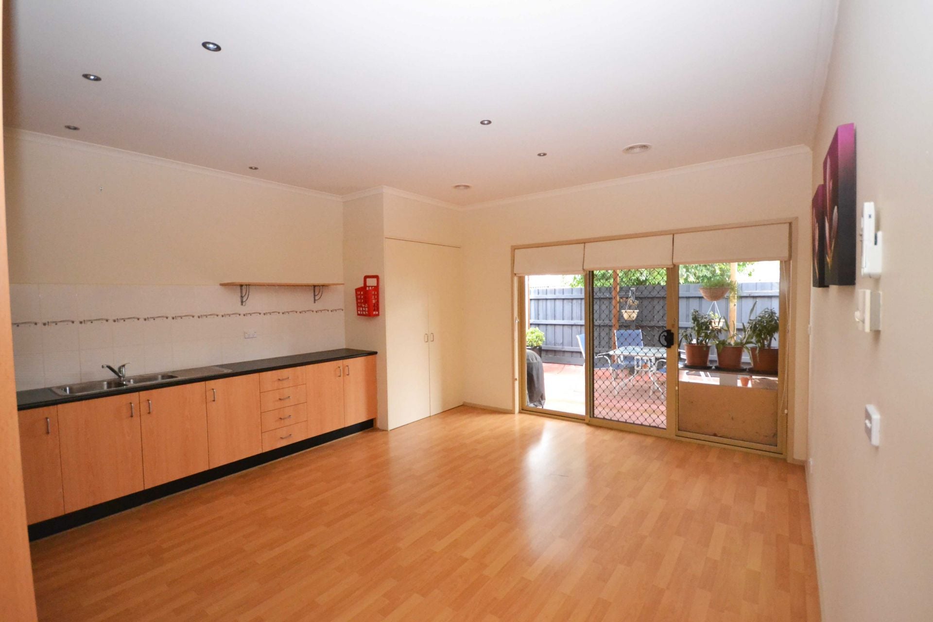 GREAT SPACE THAT HAS YOU SINGIN ALL THE WAY!!