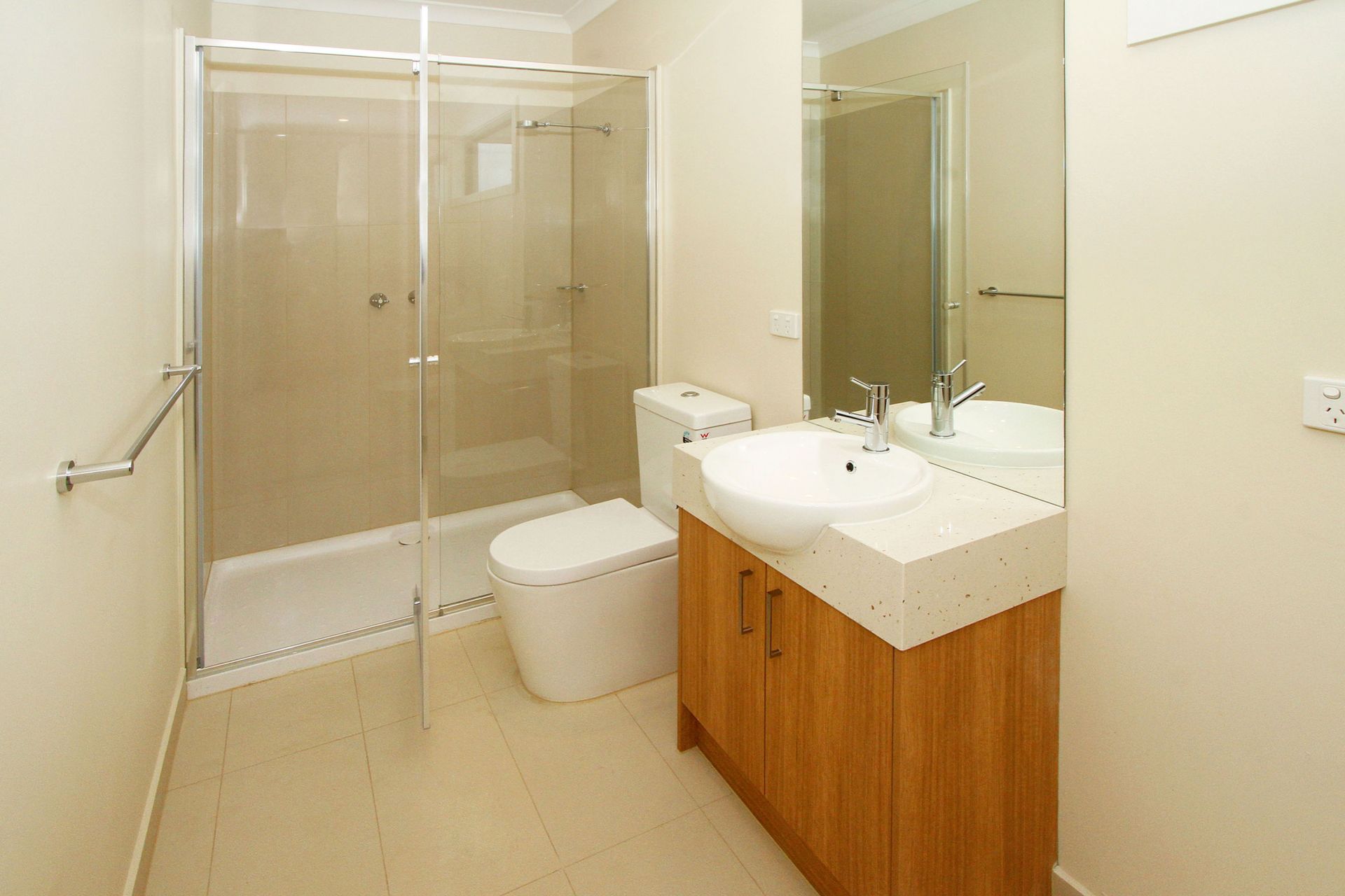 BRAND NEW - Perfect top floor apartment!
