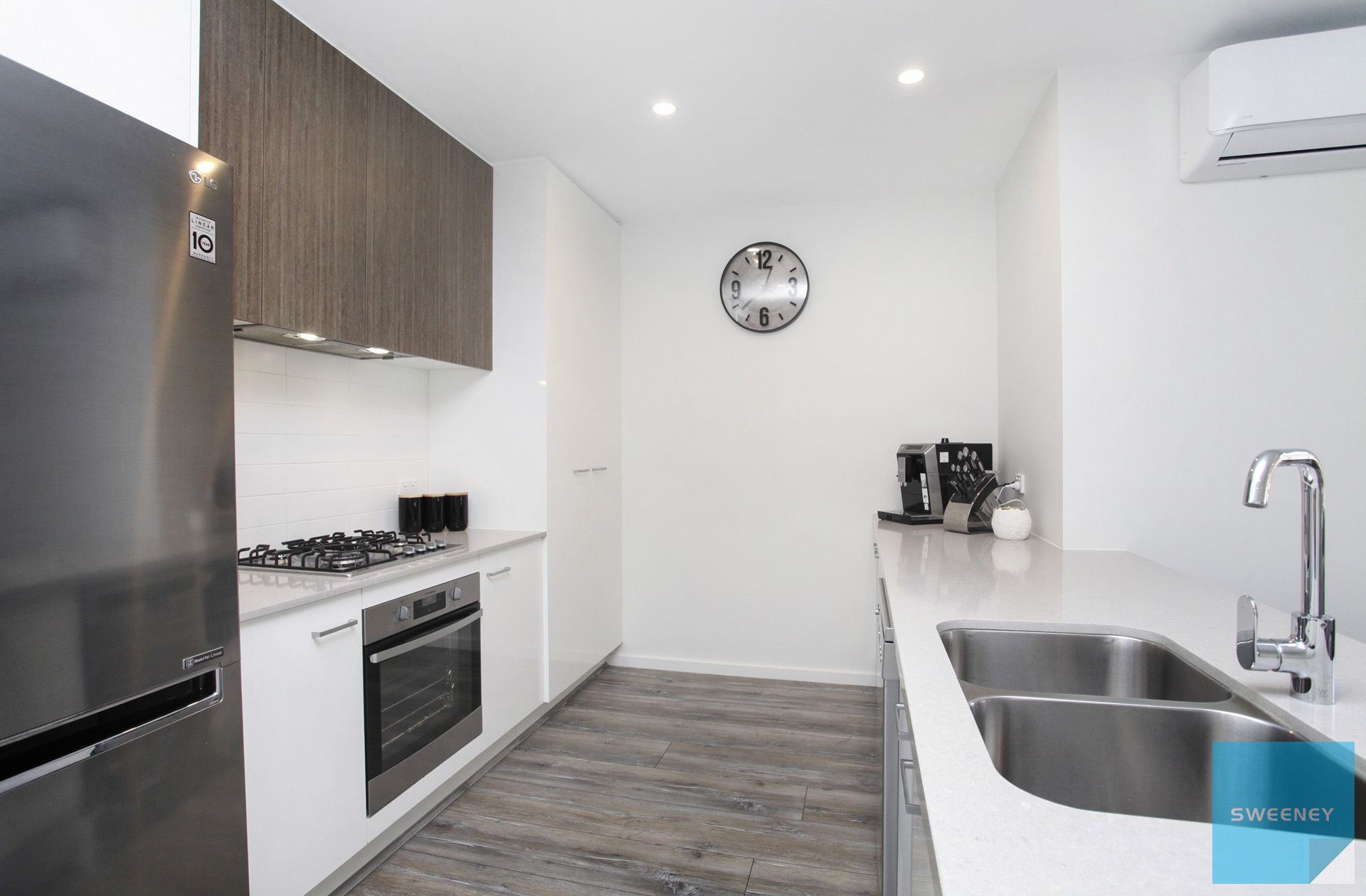 6 Eaglecrest Avenue, Fraser Rise - Thumbnail 4