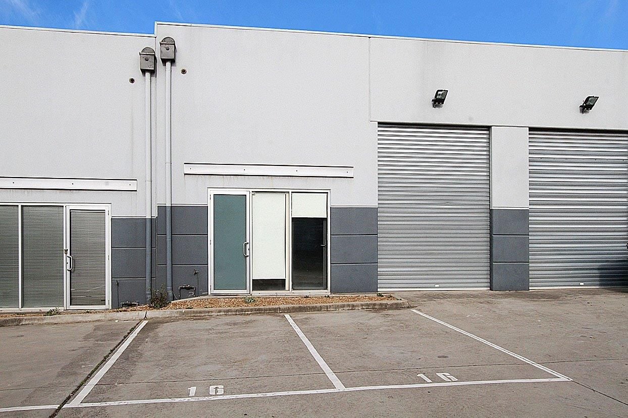 SECURE FACTORY/WAREHOUSE IN EXCELLENT LOCATION 
AVAILABLE NOW - CALL TO INSPECT!
