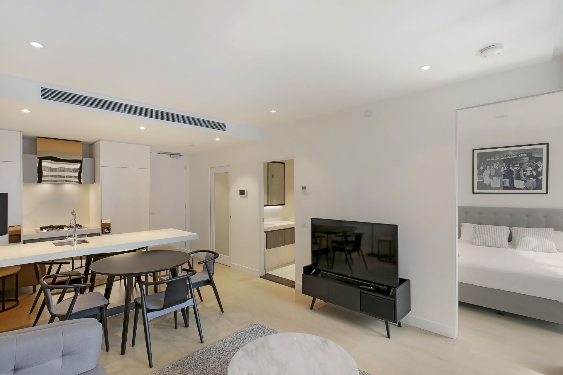 1008/7 Bowen Crescent, Melbourne - Thumbnail 2
