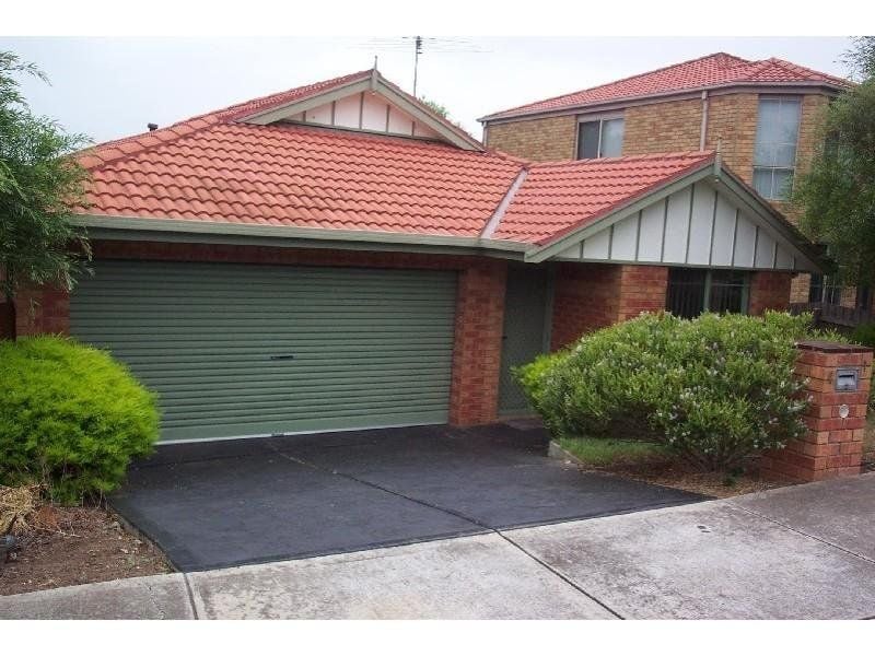 QUIET COURT LOCATION...CONVENIENTLY LOCATED!