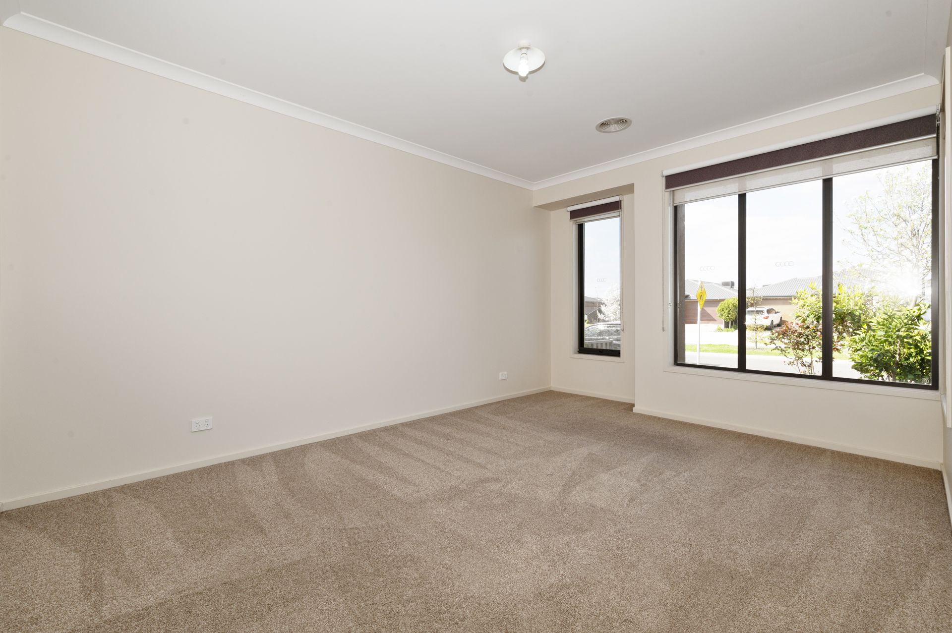 Spacious Family Home in Wollert – Available Now!