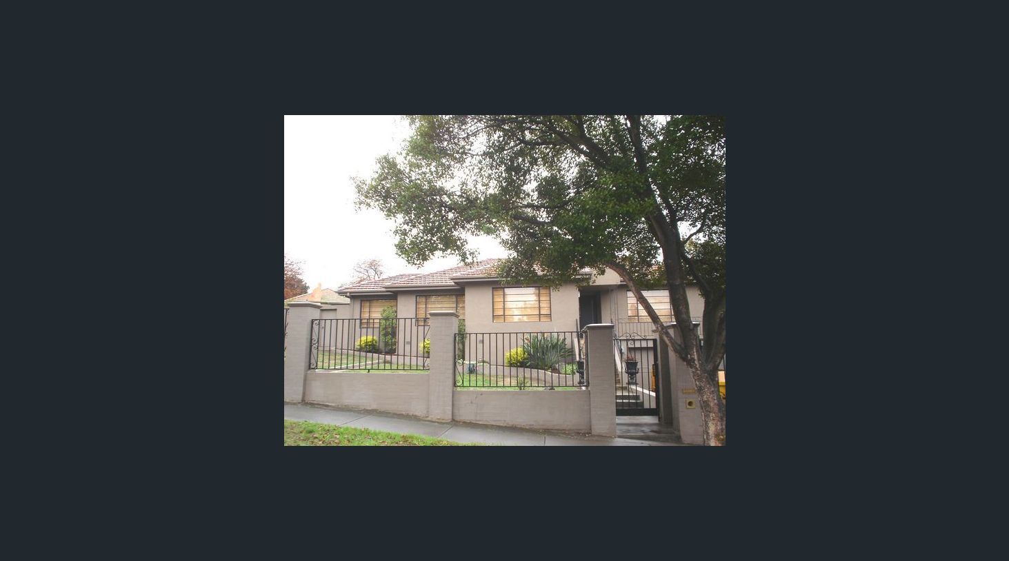 **Modern Family Residence**