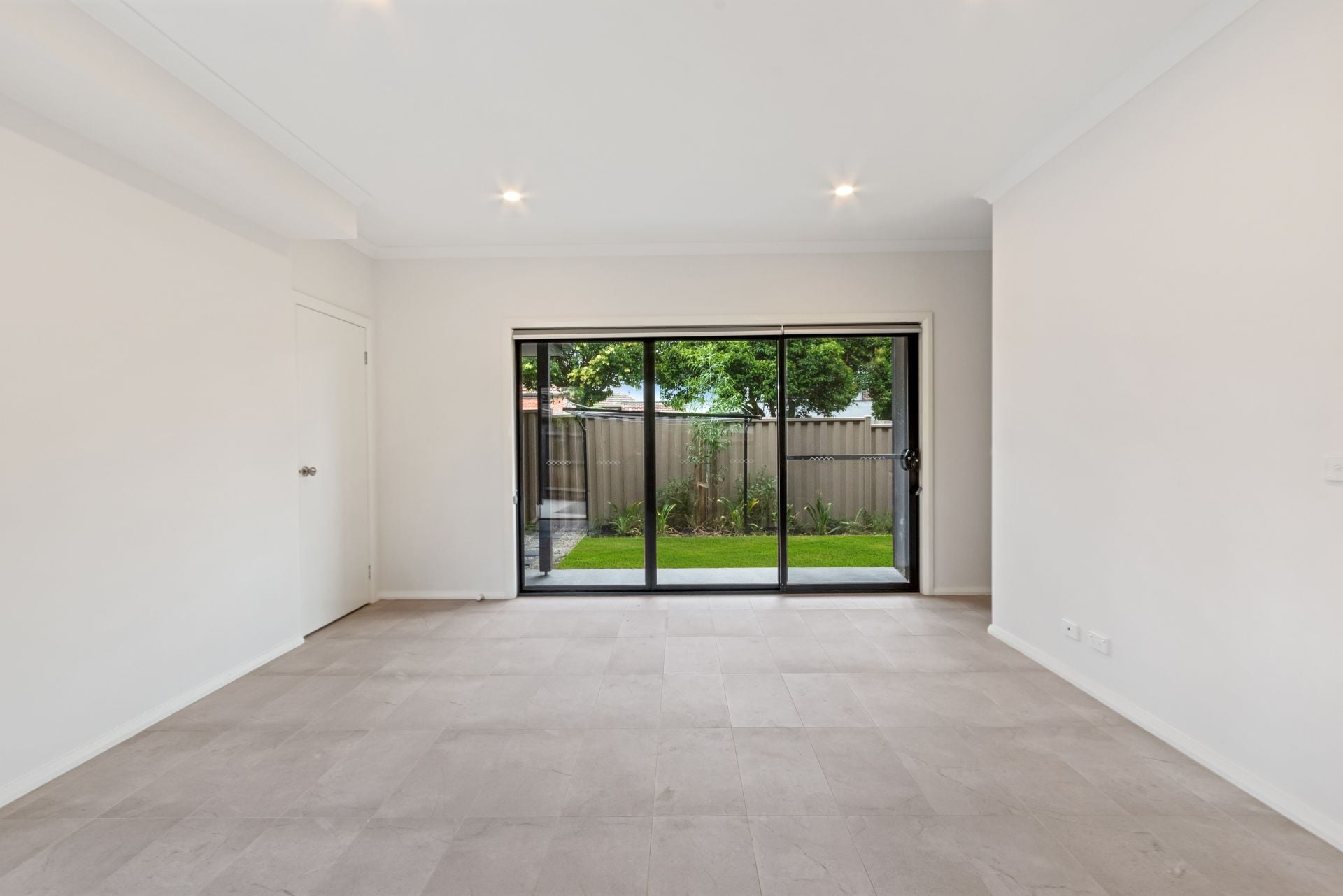 STYLISH, SOPHISTICATED, & CONVENIENTLY LOCATED!