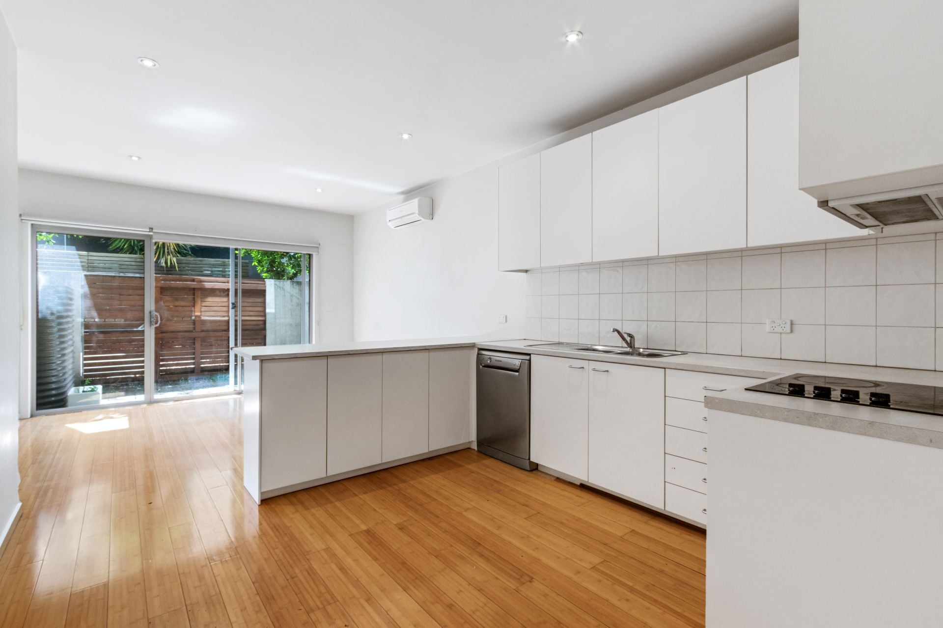 MODERN LIVING, IN THE CONVENIENT JARRAH ESTATE