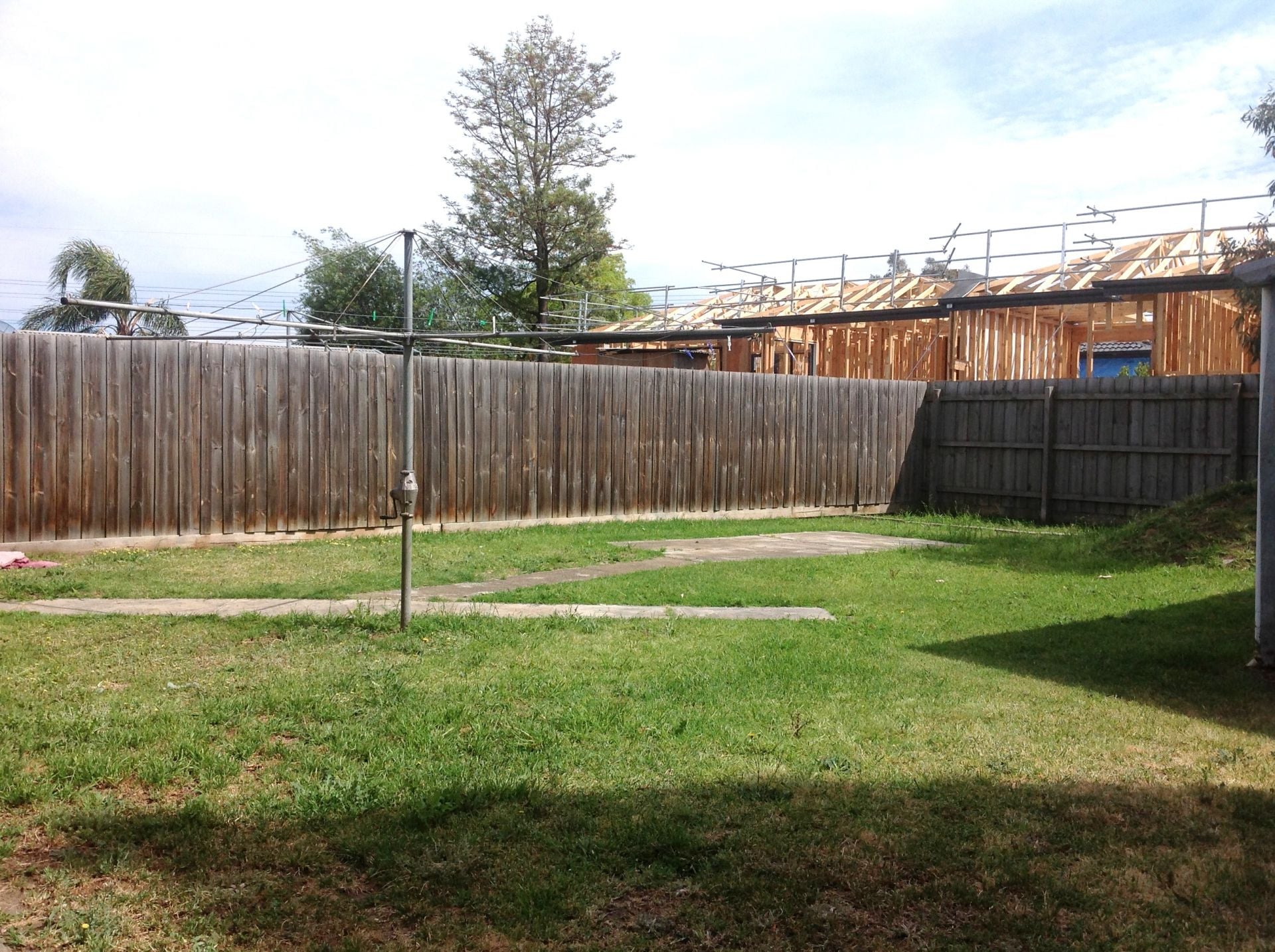 NEAT & COMPLETE PACKAGE !!!  ***Gardener Included***