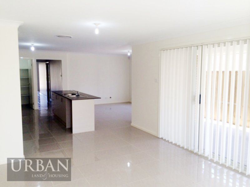 Colebee 5 Sugarloaf Crescent