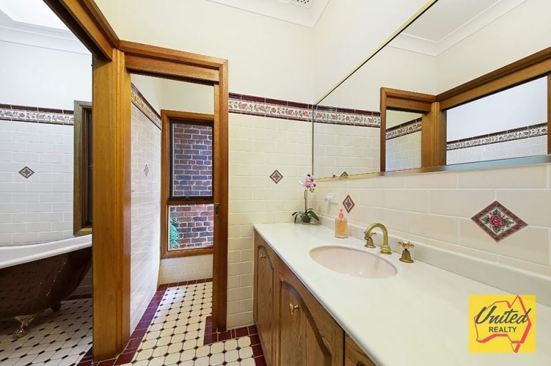 10 St James Road, Varroville United Realty