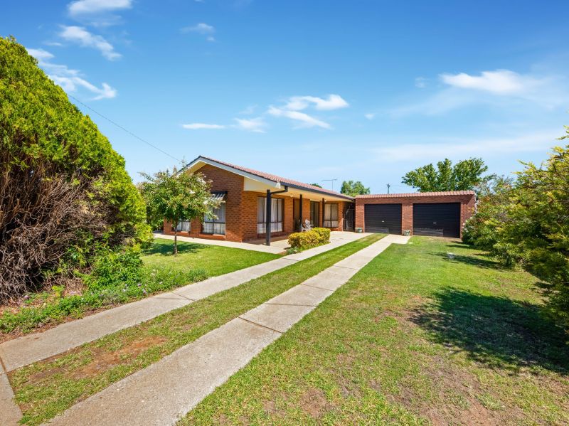 Real Estate For Sale 11 Lone Pine Avenue Corowa , NSW