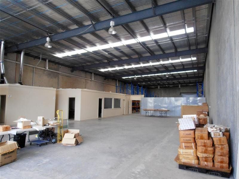 OFFICE/WAREHOUSE/SHOWROOM!!