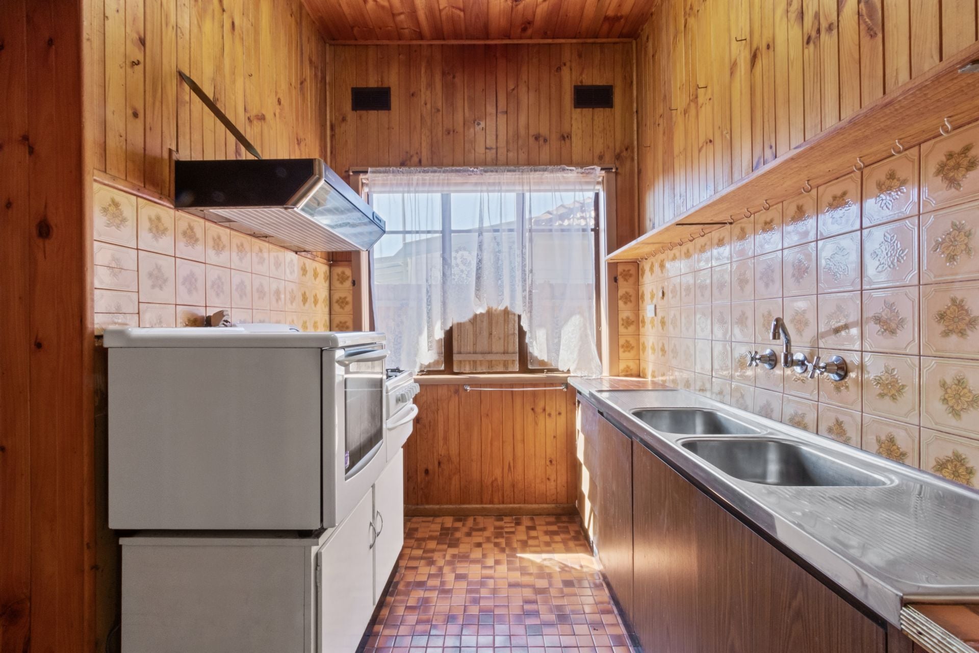 Neat And Tidy Home With Lots Of Room