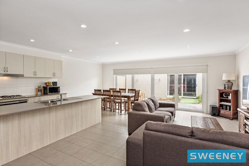 14 Whitetop Drive, Point Cook - Thumbnail 3