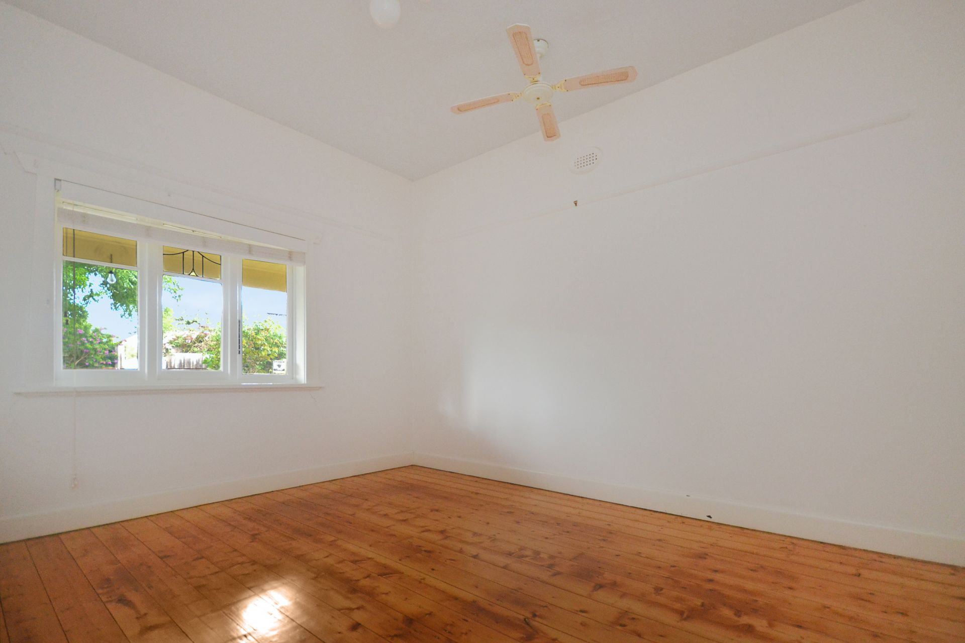 FULLY RENOVATED & IN A FABULOUS LOCATION!