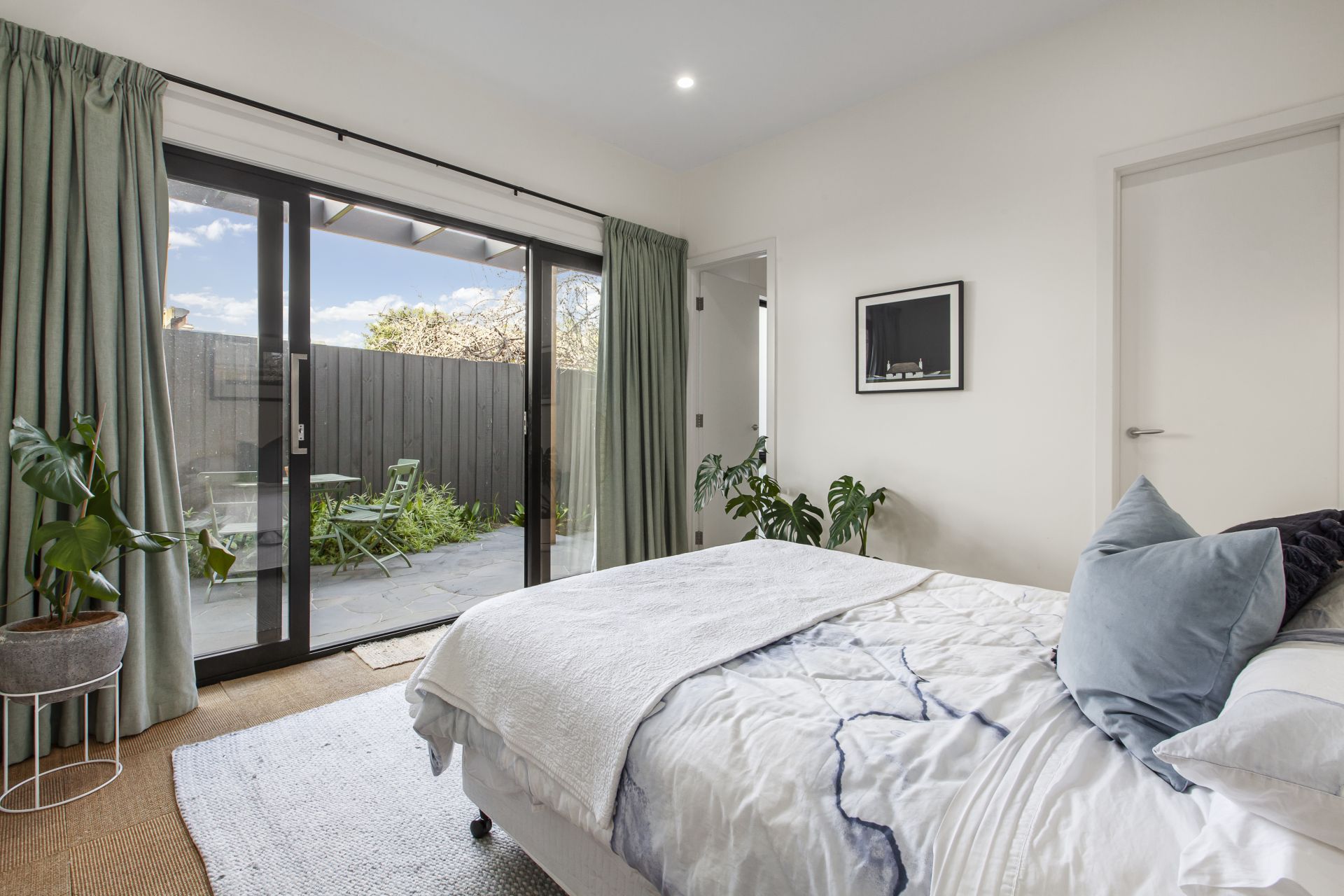 Sophisticated Luxury, Hotspot Pocket