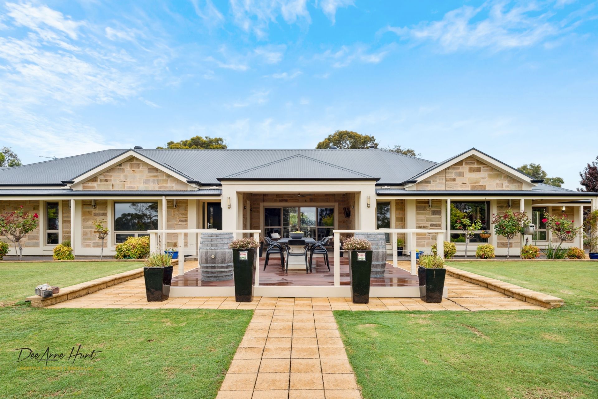 39 Hammersmith Drive, Meadows Williams Real Estate