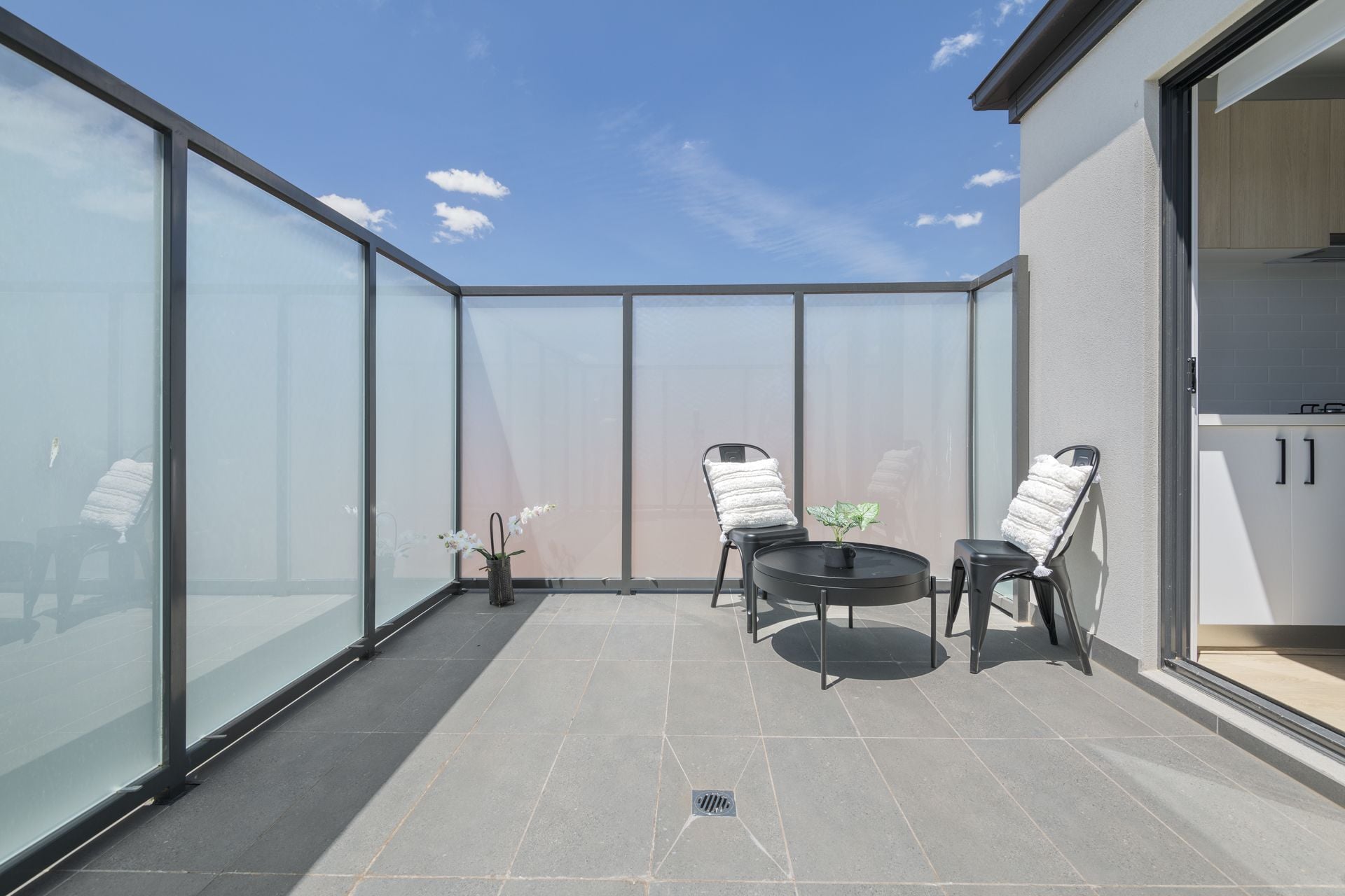 BRAND NEW TOWNHOUSE IN PRIME LOCATION