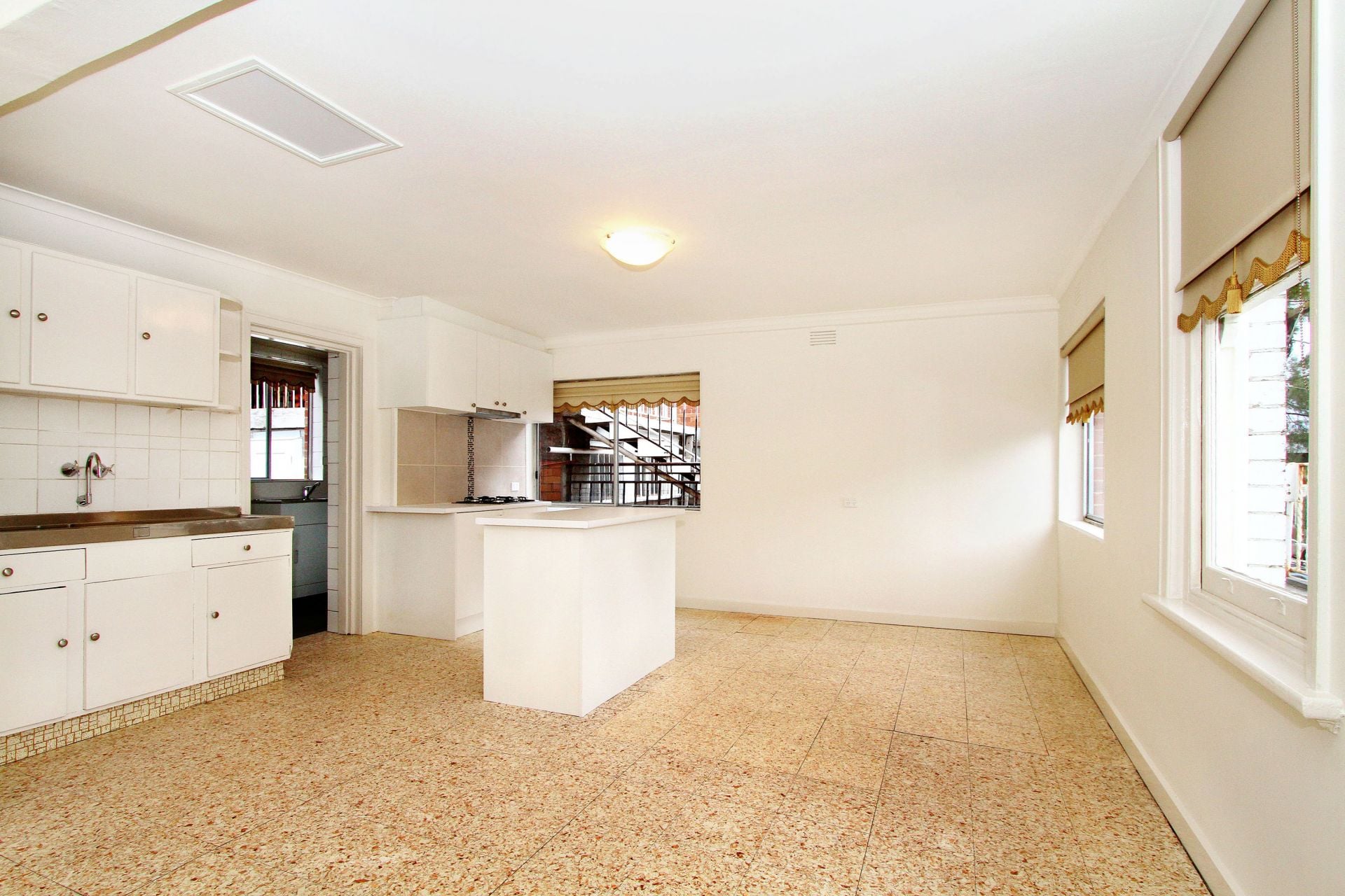 PRESTIGIOUS EDWARDIAN ON HIGH STREETS FINEST LOCATION