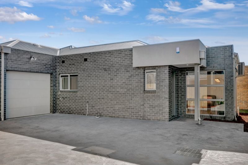 3/4 Prismall Street, Altona North - Thumbnail 2