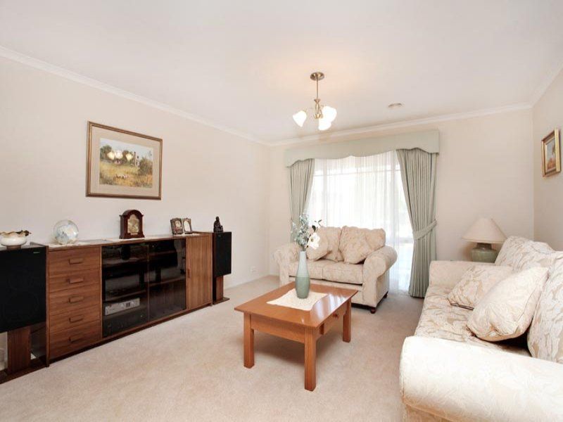 2 Osterley Close, Caroline Springs - Thumbnail 7