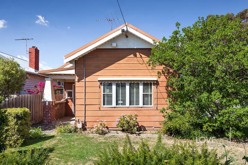 IT'S NOT THE PRETTIEST HOUSE IN THE STREET BUT IT'S CHEAP!