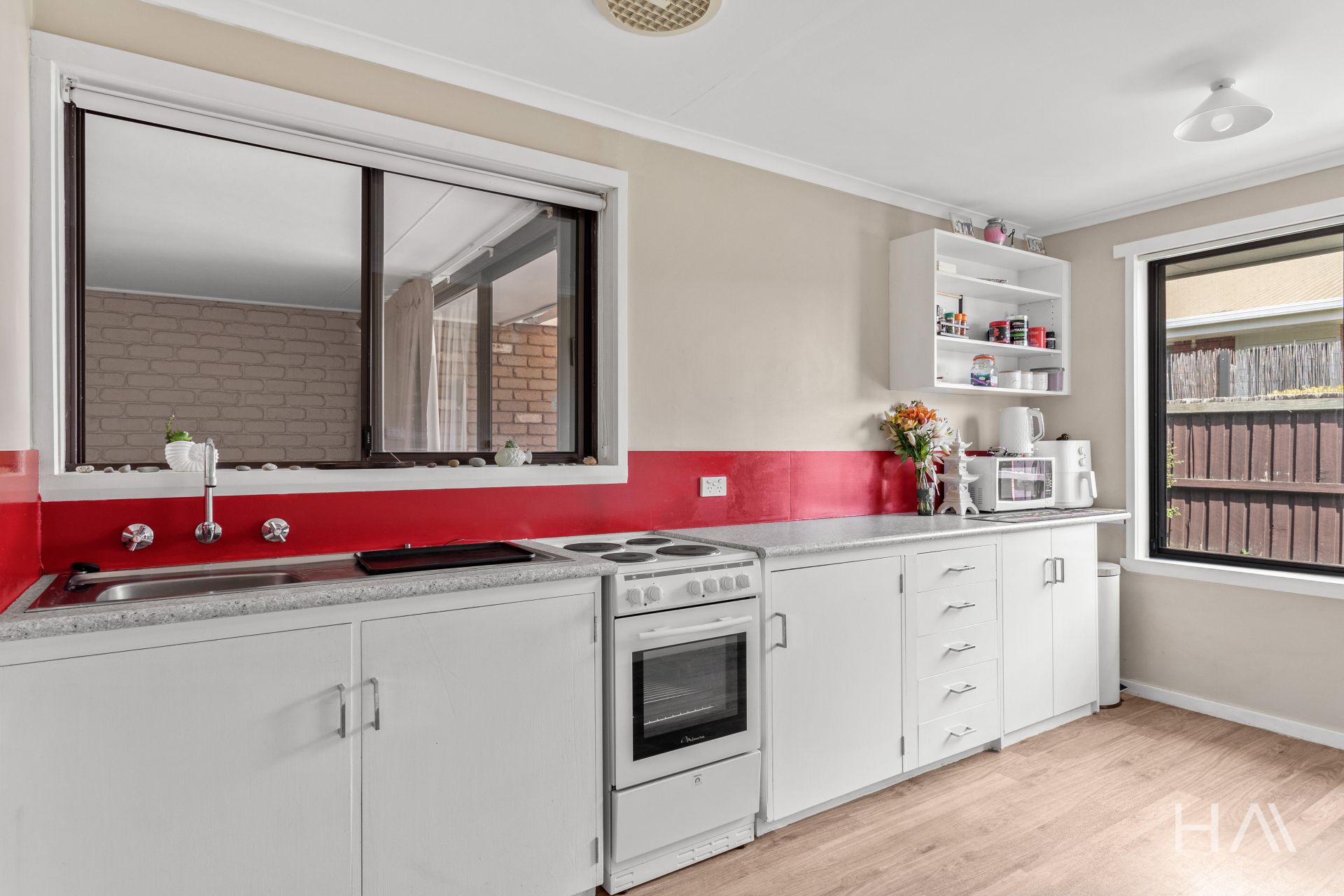 2/2 Kestrel Court Riverside, Riverside - Thumbnail 7