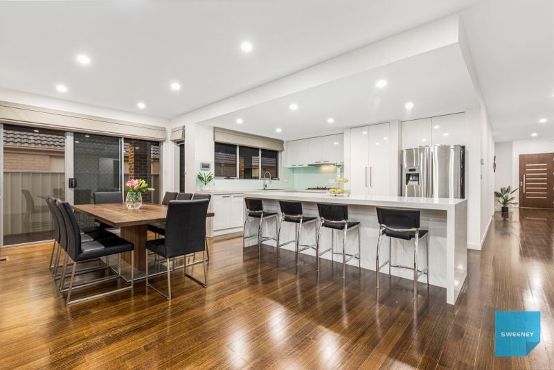 19 Carisbrook Street, Caroline Springs - Thumbnail 7