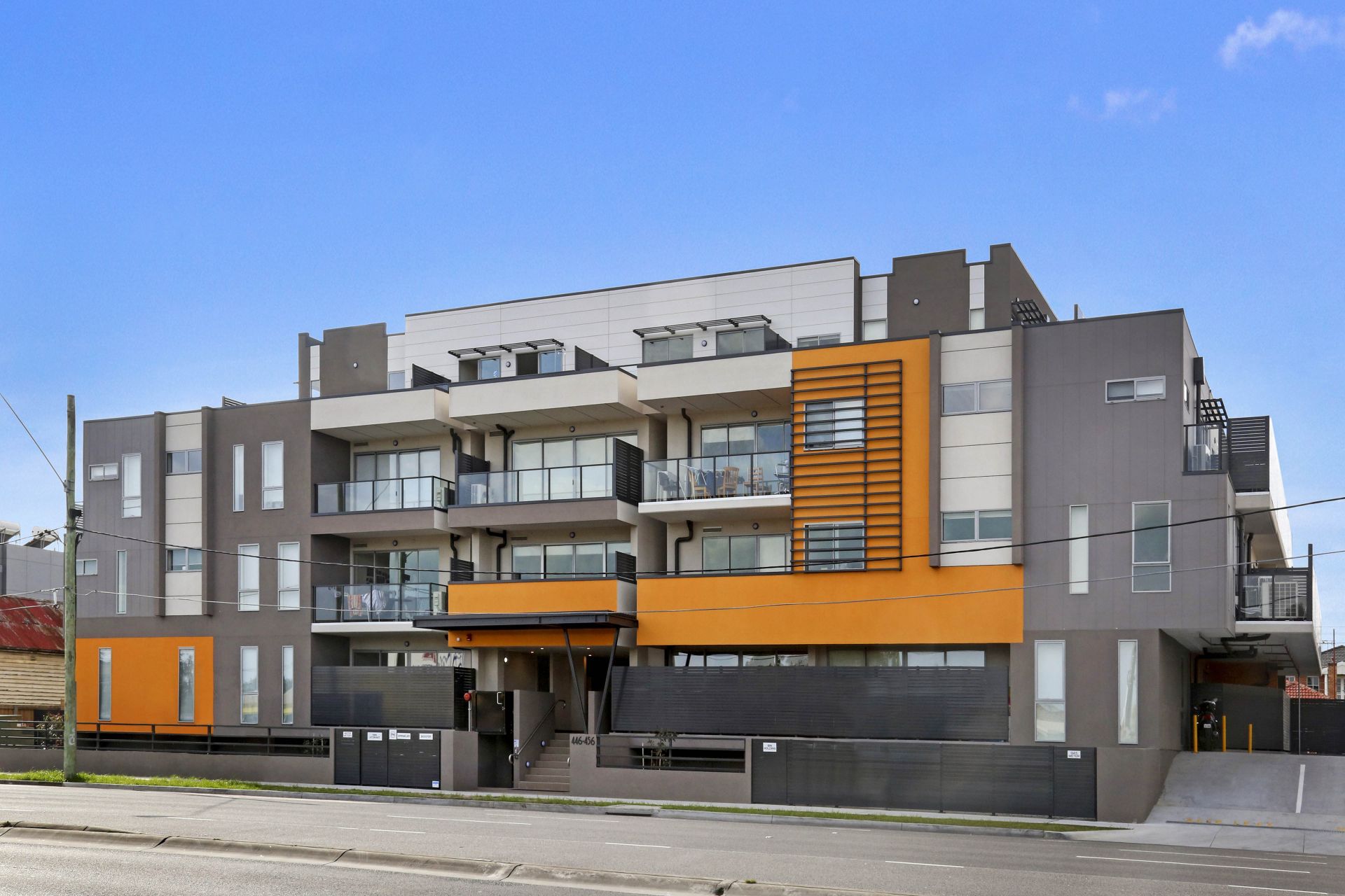 SPACIOUS APARTMENT IN PRIME LOCATION