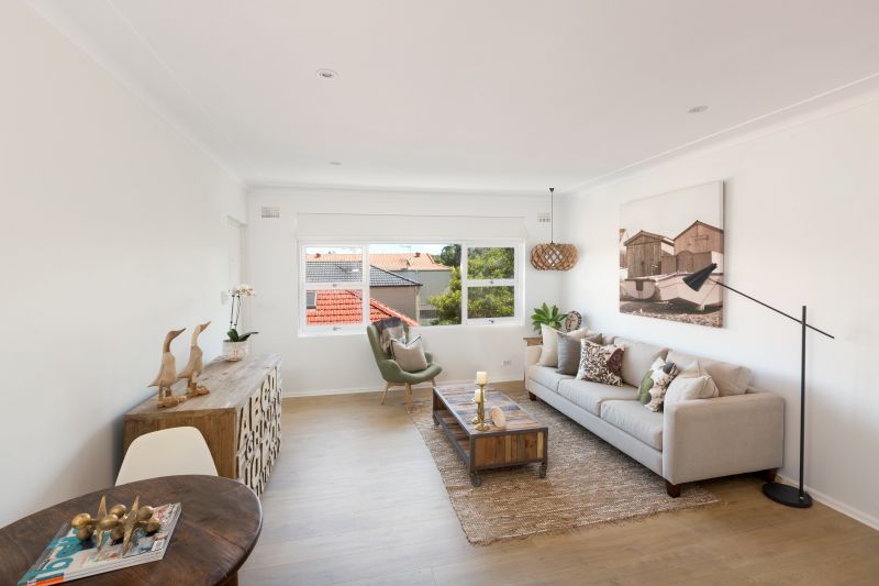 Stylishly Renovated Top Floor Apartment