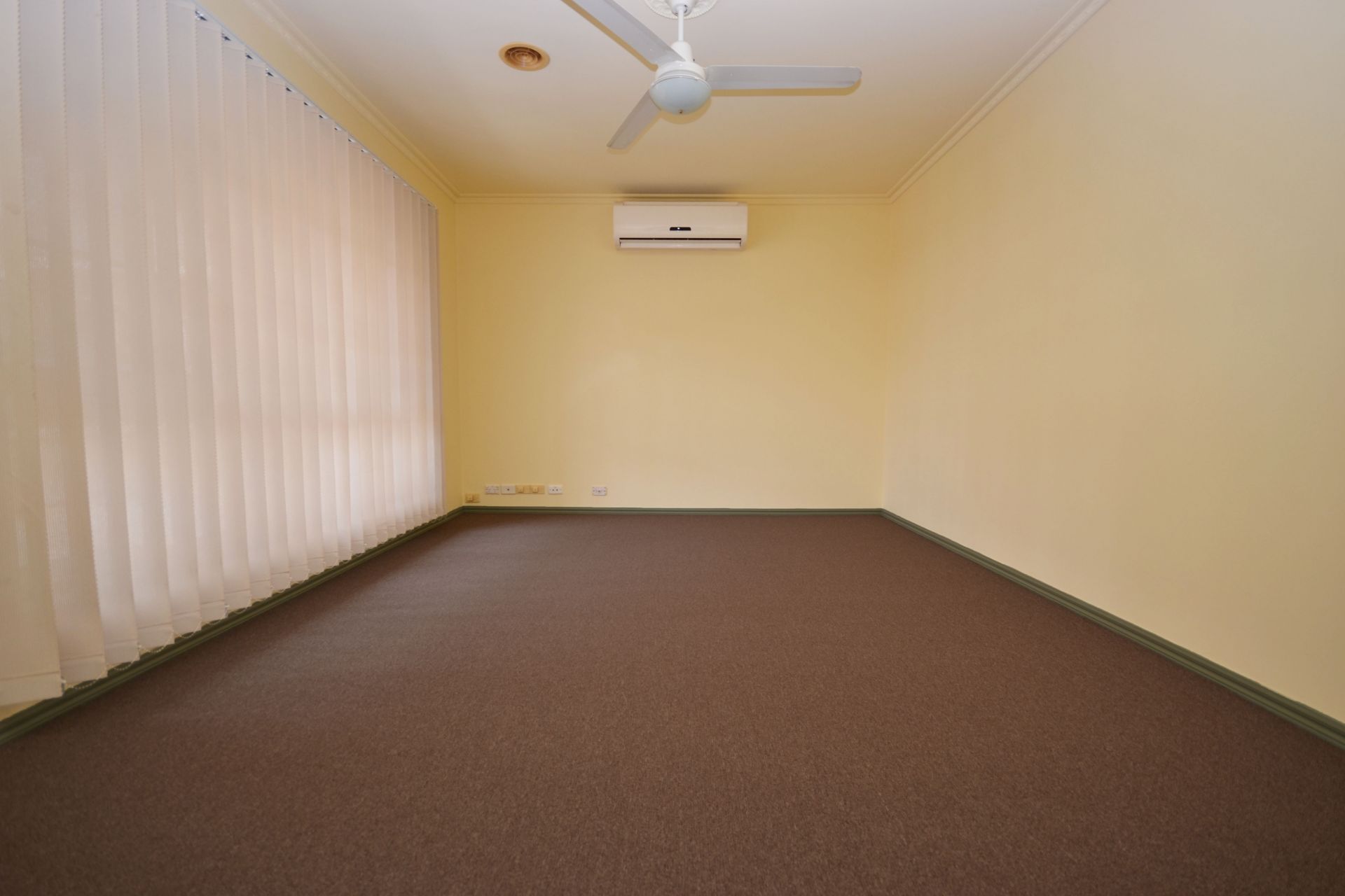 MODERN UNIT IN A GREAT LOCATION