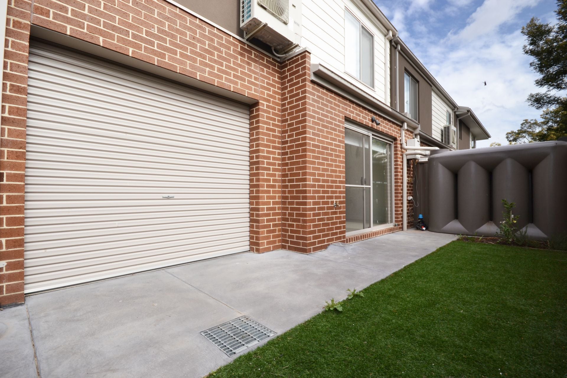 THREE BEDROOM CONTEMPORARY LIVING