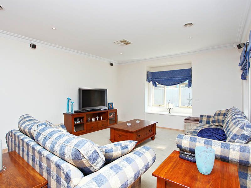 2 Springfield Close, Caroline Springs - Thumbnail 4