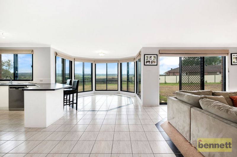 2.8 ACRES - WALK TO SHOPS & TRAIN, Richmond - Thumbnail 6